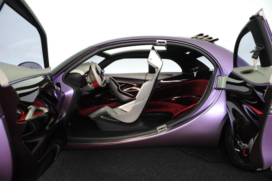Интерьер Citroen REVOLTe Concept 2009 года  (фото 5 из 84)
